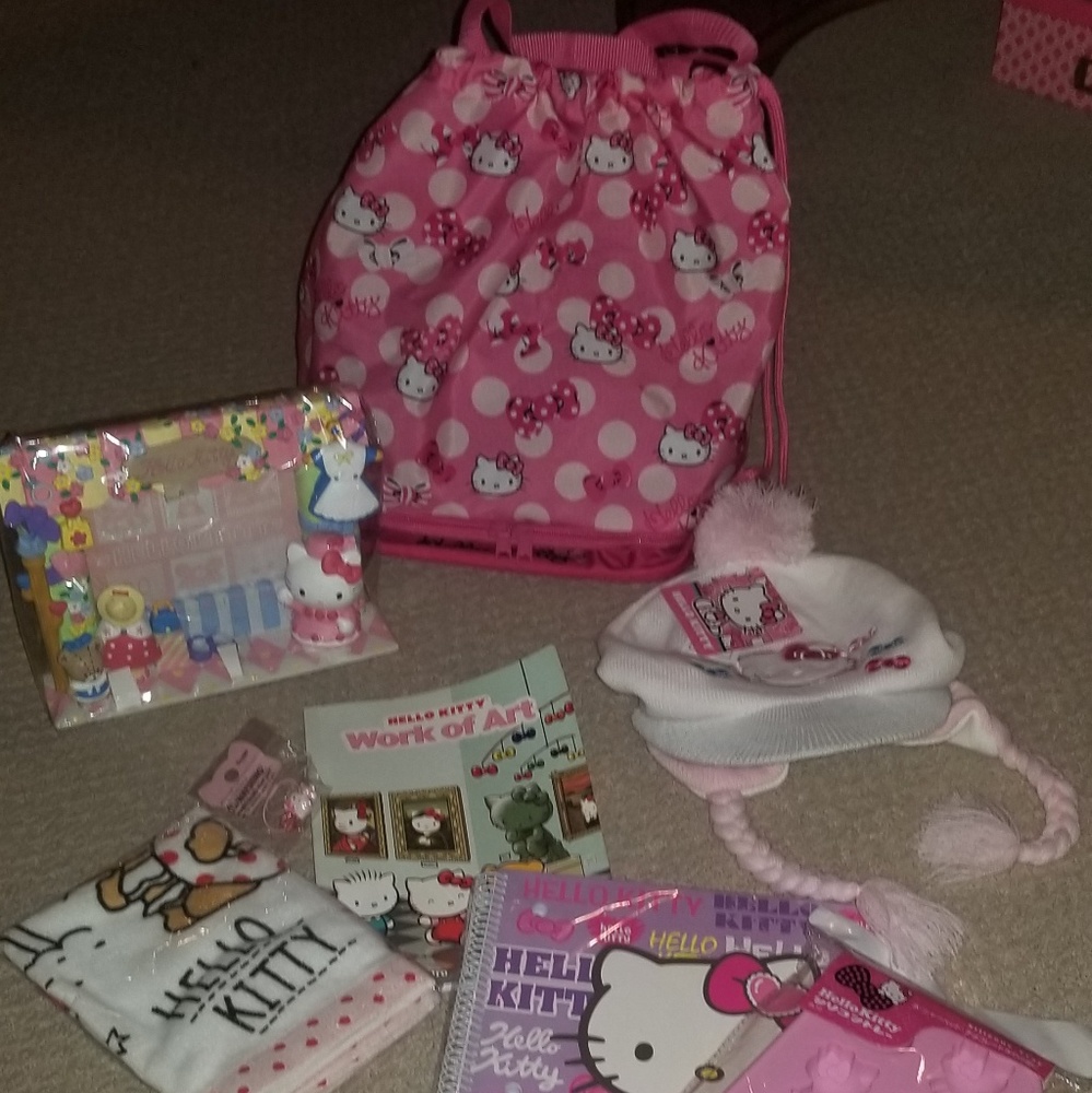 Hello Kitty bag frame hat etc- Extravaganza Gift Set value total $189!